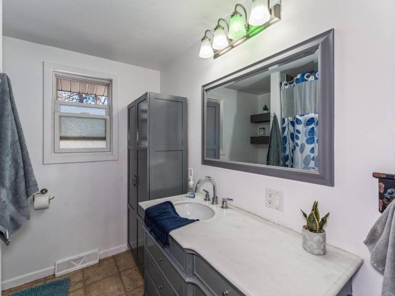 609 N Bond St, , Eagle River,  WI 54521 United States
