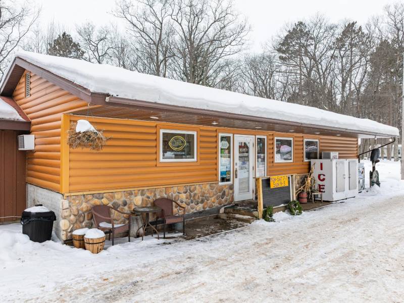 667 HWY 45, Town of Lincoln, Eagle River,  WI 54521 USA