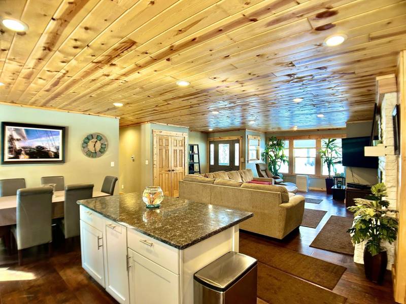 1532  Sandstone Cir, Eagle River,  WI 54521