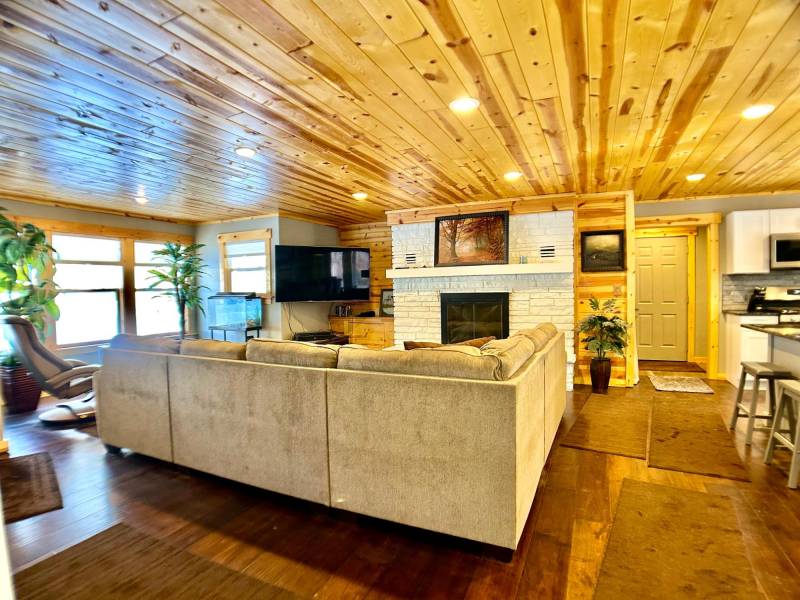 1532  Sandstone Cir, Eagle River,  WI 54521